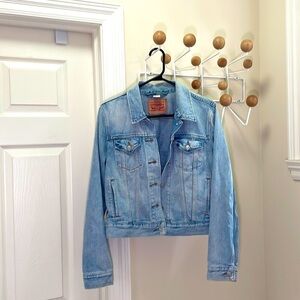 LEVI'S - Classic Denim Jacket - Light Wash  - Small